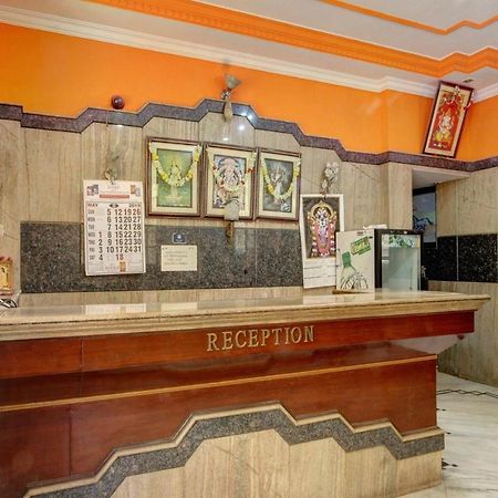 Spot On Radha Krishna Deluxe Lodge Near Cubbon Park Бангалор Екстериор снимка