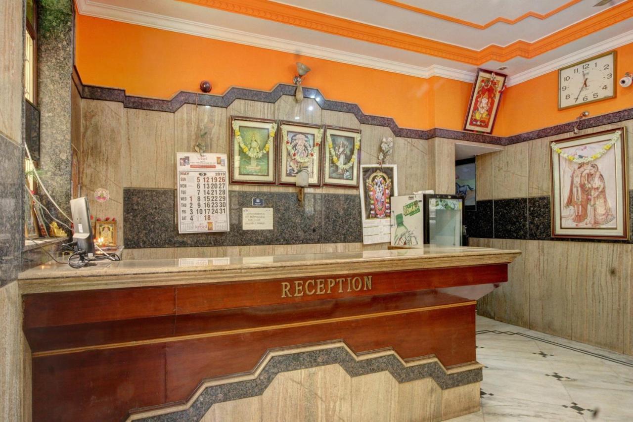 Spot On Radha Krishna Deluxe Lodge Near Cubbon Park Бангалор Екстериор снимка