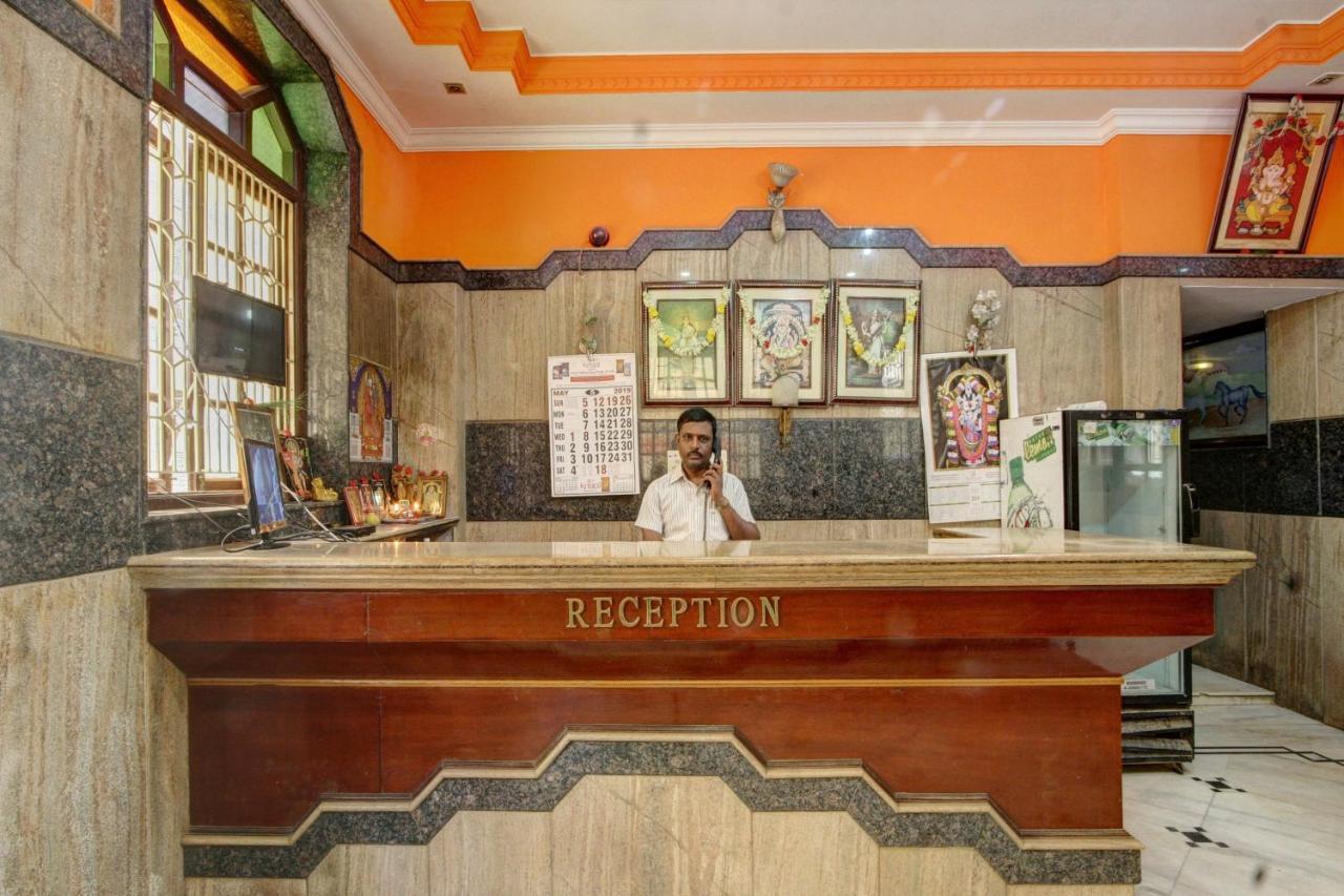 Spot On Radha Krishna Deluxe Lodge Near Cubbon Park Бангалор Екстериор снимка