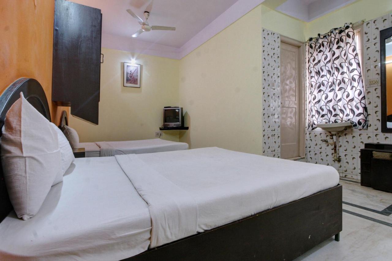 Spot On Radha Krishna Deluxe Lodge Near Cubbon Park Бангалор Екстериор снимка