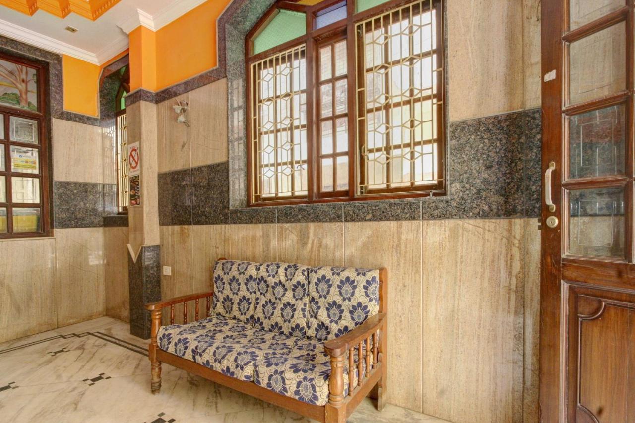 Spot On Radha Krishna Deluxe Lodge Near Cubbon Park Бангалор Екстериор снимка