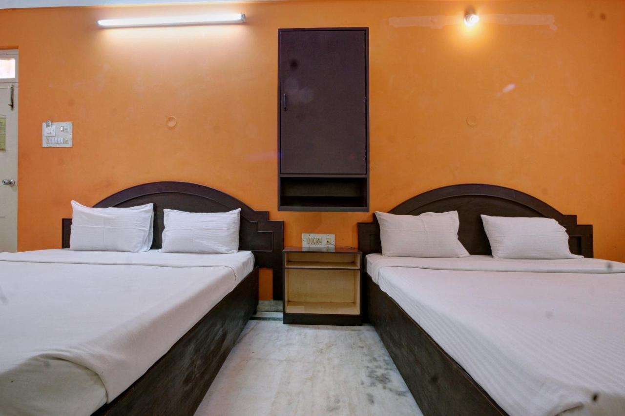 Spot On Radha Krishna Deluxe Lodge Near Cubbon Park Бангалор Екстериор снимка